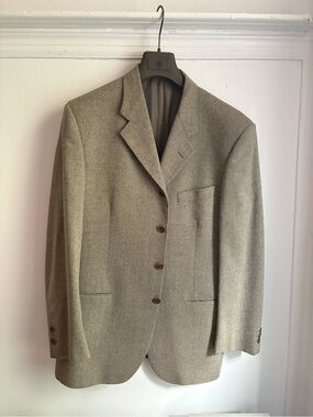 Classic Men's Herringbone Sport Coat in Light Taupe